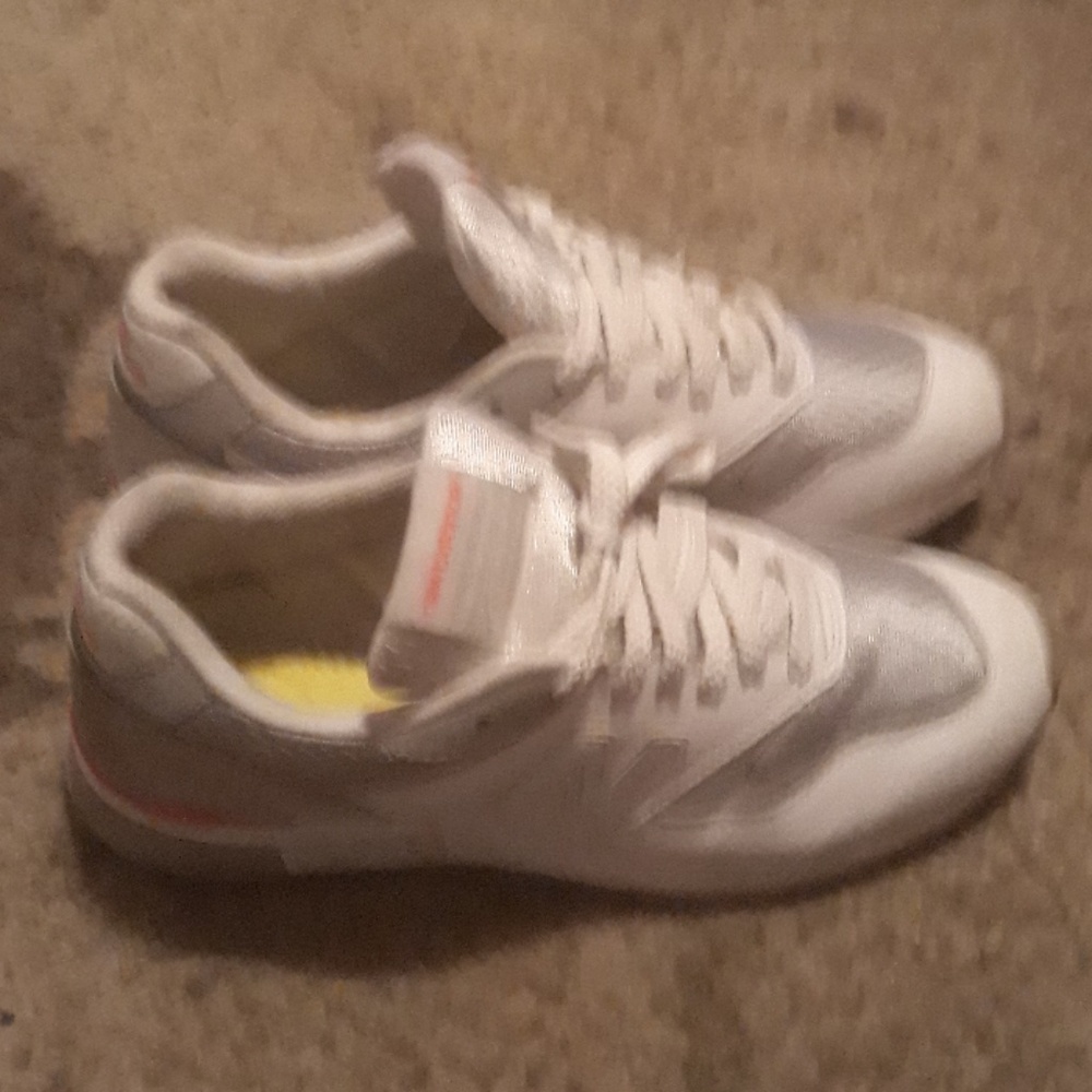 white new balance 840